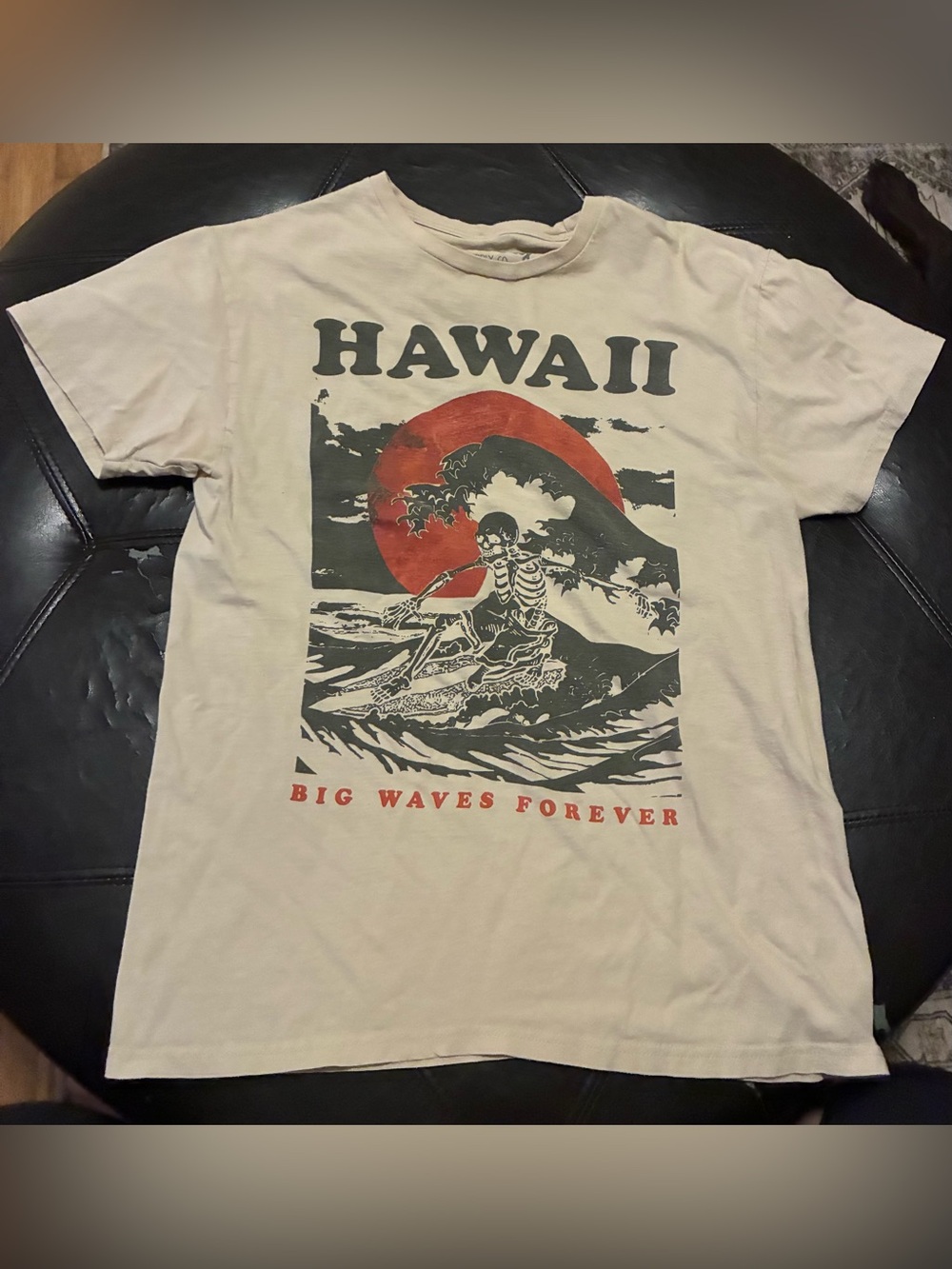 Hawaii 'Big Waves Forever' Graphic Tee - Cream